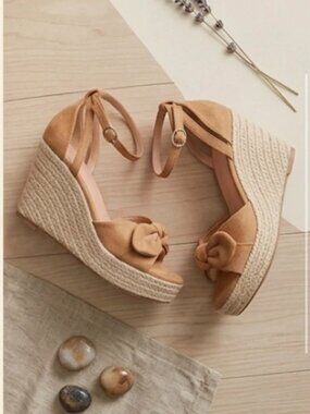 Wedge heels